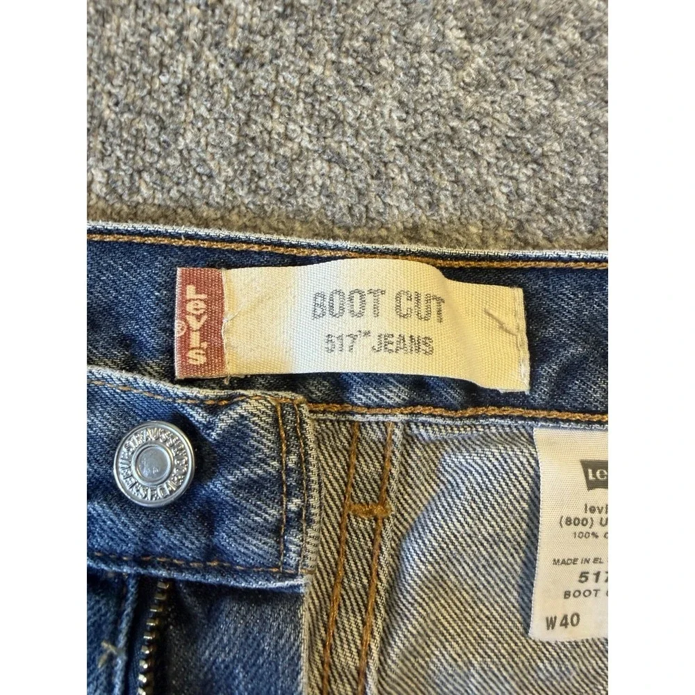 Levis logo accent